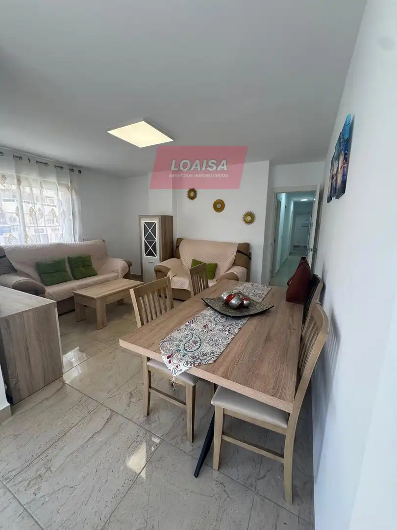 Sala d'estar de Pis en venda en Garrucha amb Aire condicionat, Terrassa i Moblat