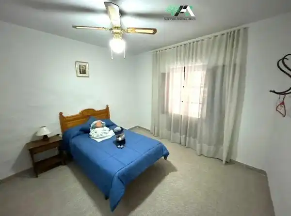 Dormitori de Casa o xalet en venda en Lupión