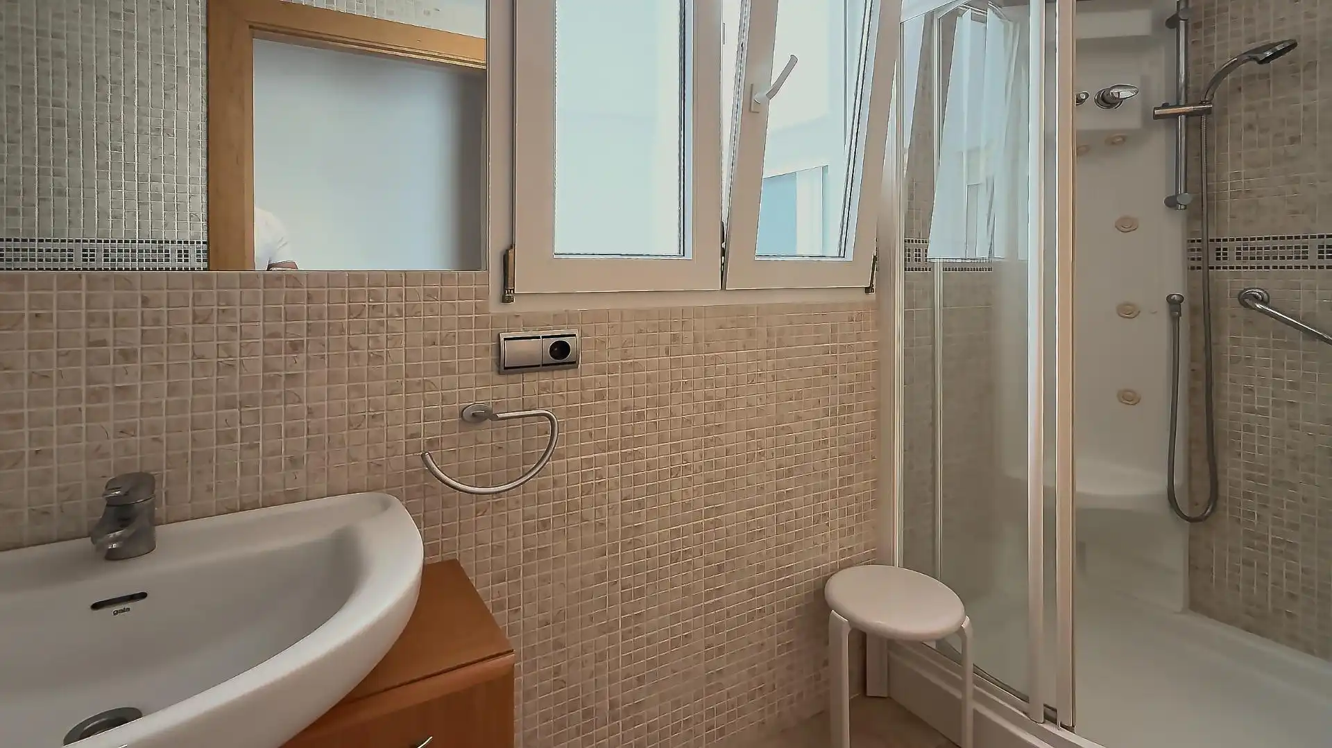 Bathroom of Attic for sale in Benidorm  with Air Conditioner, Heating and Parquet flooring