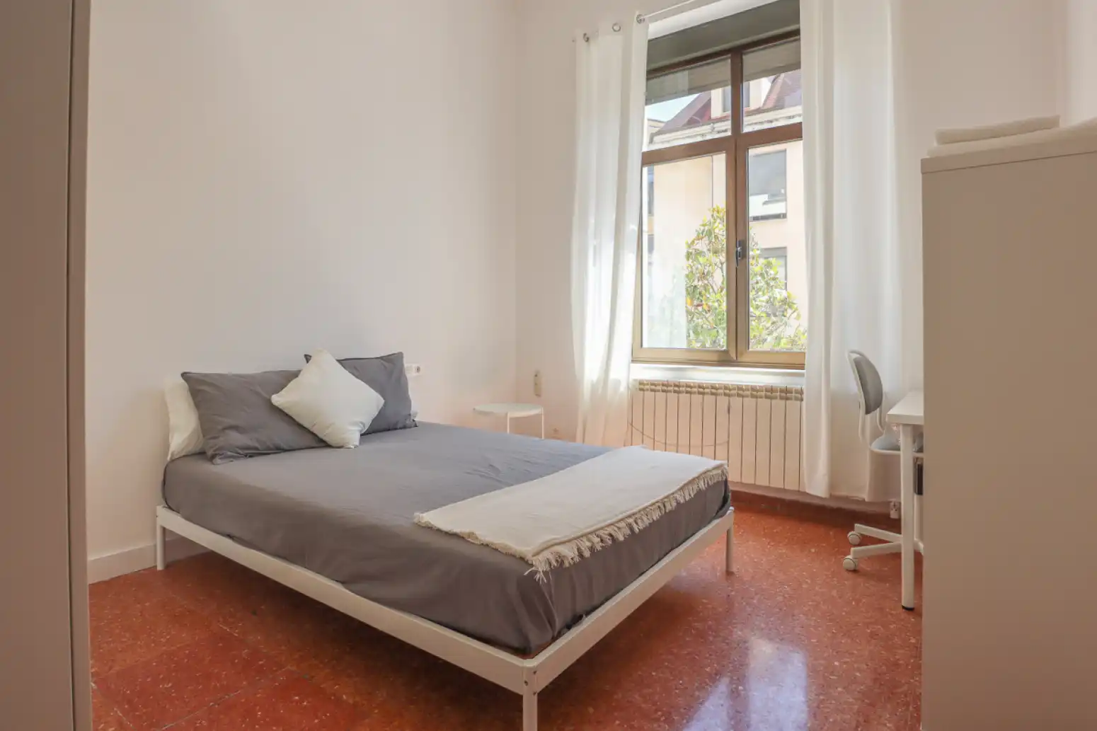 Bedroom of Flat for share in Milán - Pumarín - Teatinos