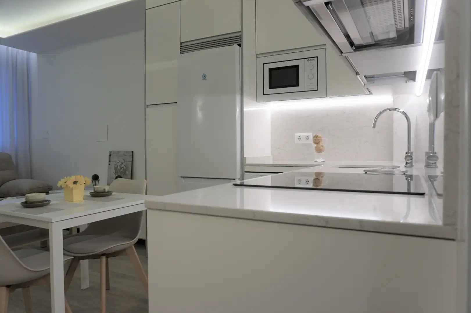 Cuina de Apartament de lloguer en Madrid amb Calefacció i Moblat