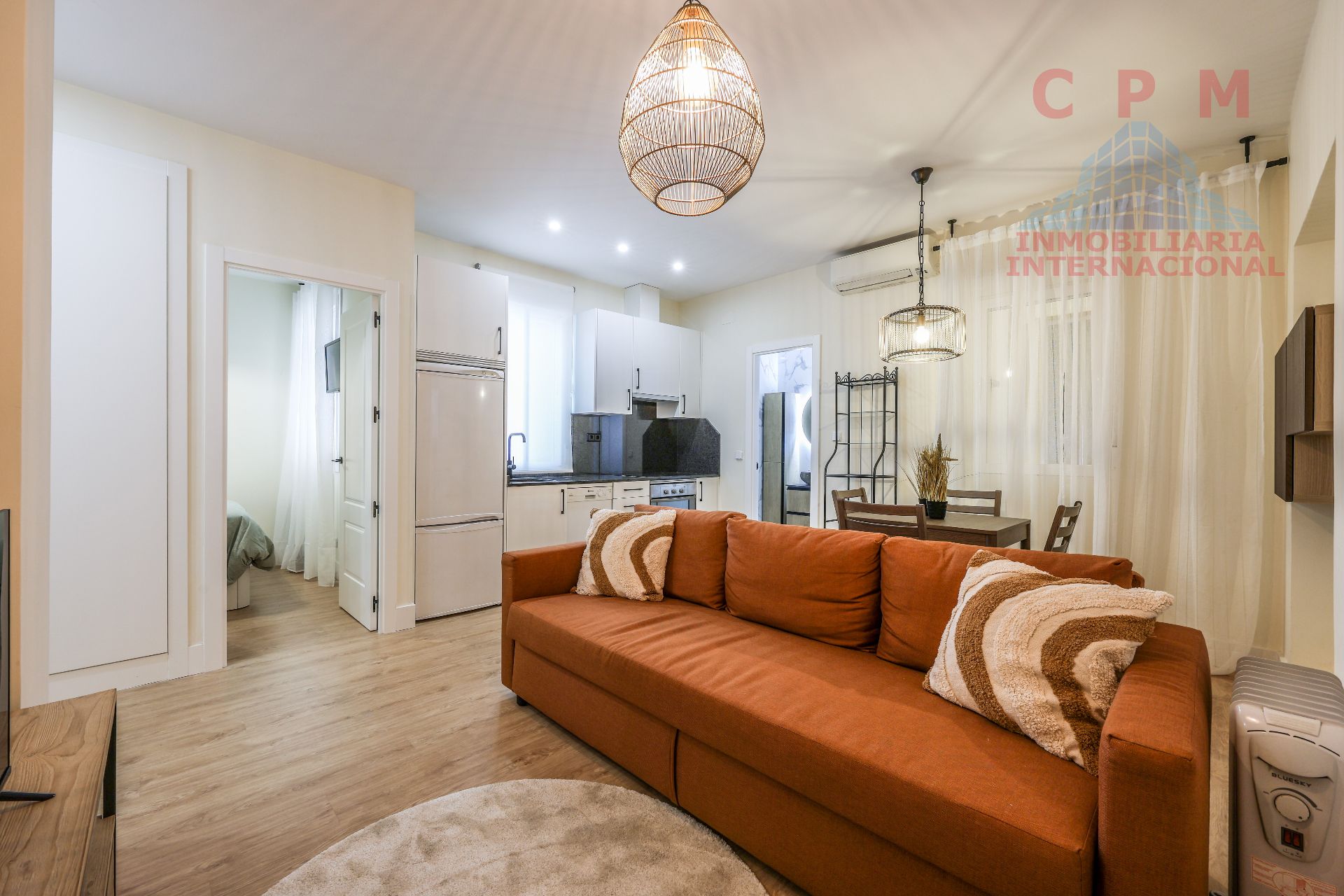 Living room of Flat to rent in  Madrid Capital  with Air Conditioner, Heating and Parquet flooring