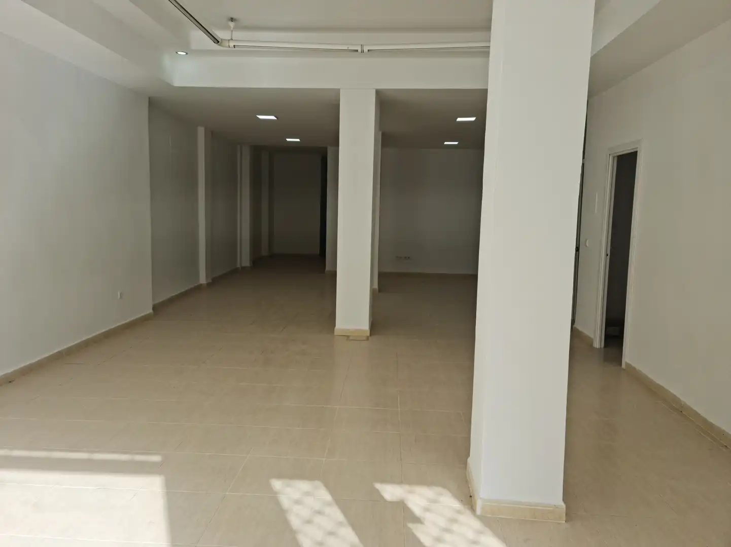 Locale commerciale in affitto a Centro