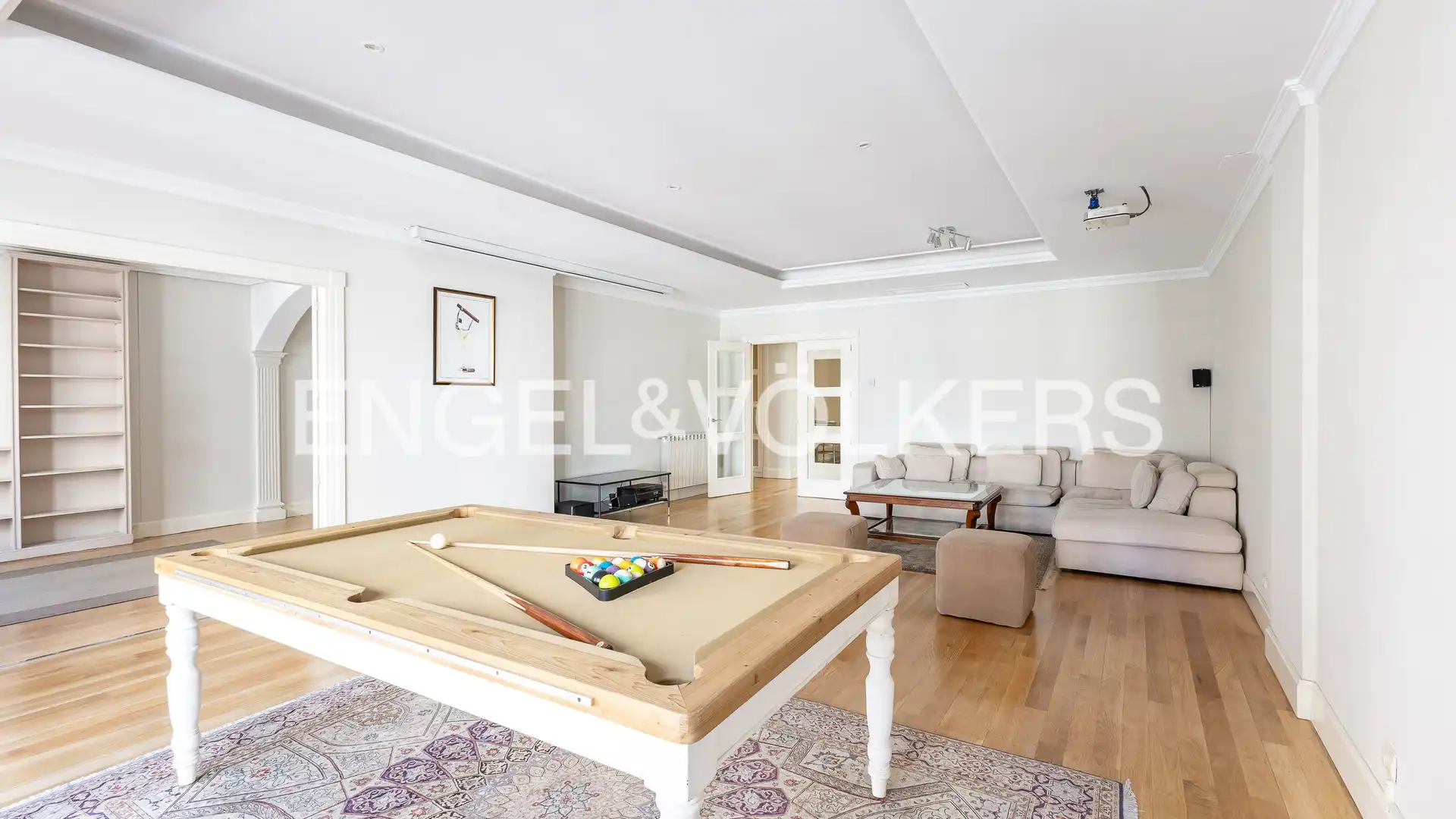 Living room of Flat for rent in  Madrid Capital  with Air Conditioner, Heating and Parquet flooring