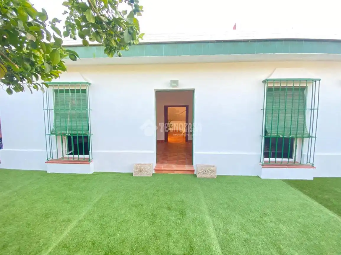 Vista exterior de Finca rústica en venta en Dos Hermanas