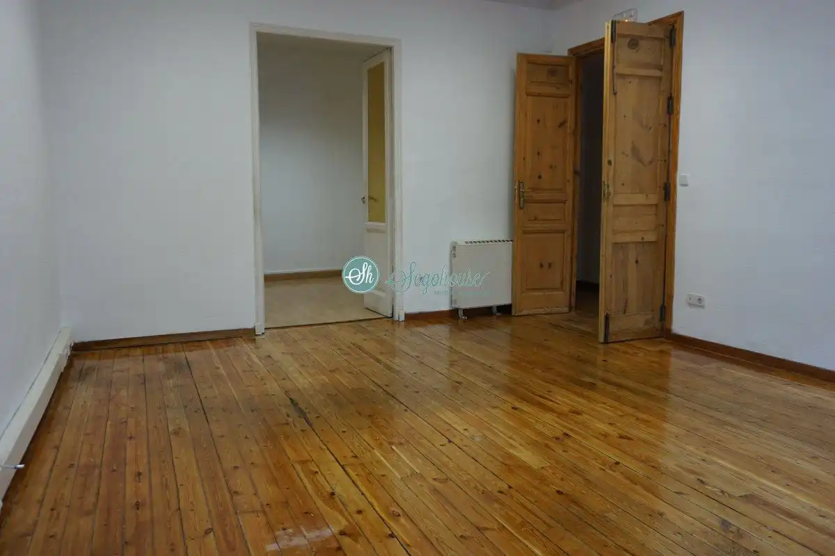 Habitación de Piso en venta en Segovia con Calefacción, Parquet y Terraza