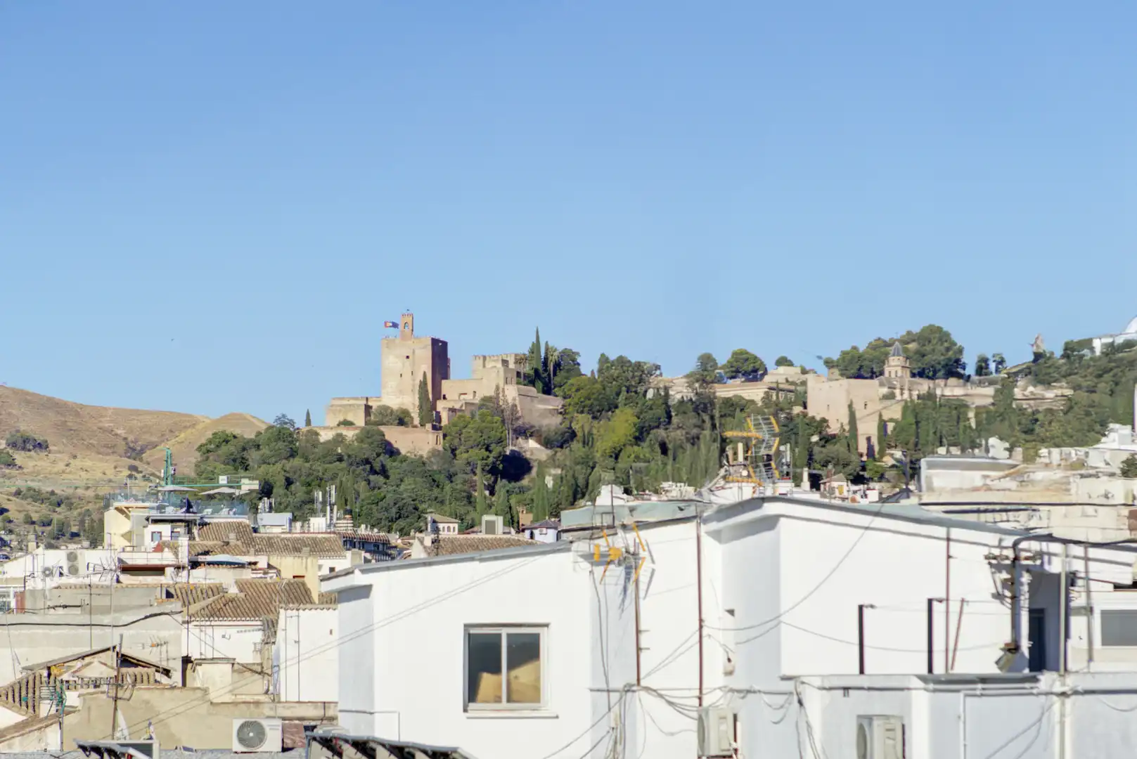 Außenansicht von Wohnung zur Miete in Granada mit Klimaanlage, Heizung und Parkett