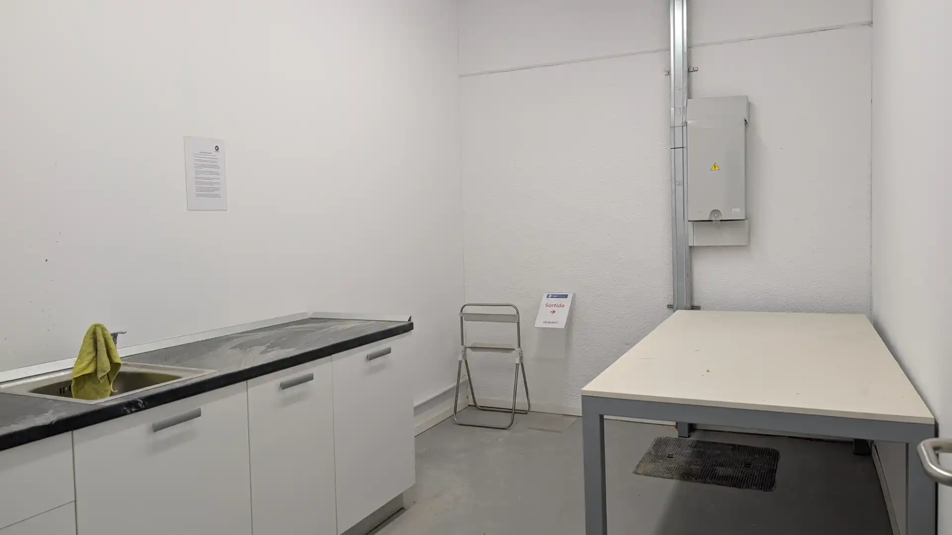 Cuina de Nau industrial de lloguer en L'Hospitalet de Llobregat amb Calefacció