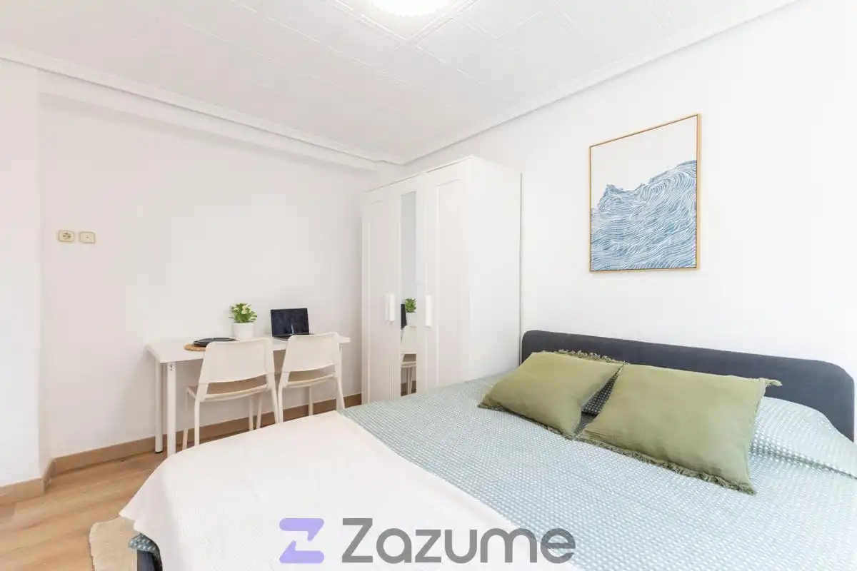Habitación de Piso para compartir en Valencia con Calefacción, Amueblado y Horno