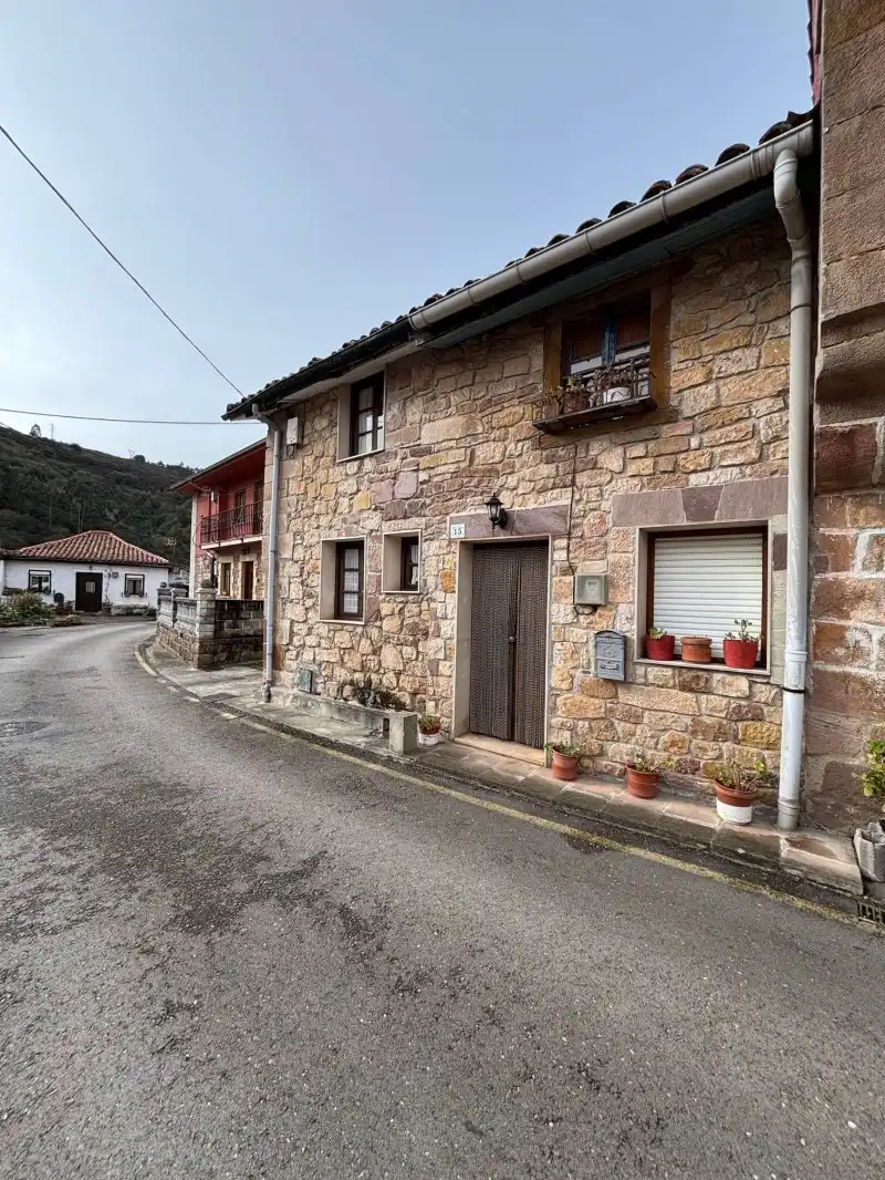 Vista exterior de Casa adosada en venta en Cartes con Jardín privado y Amueblado