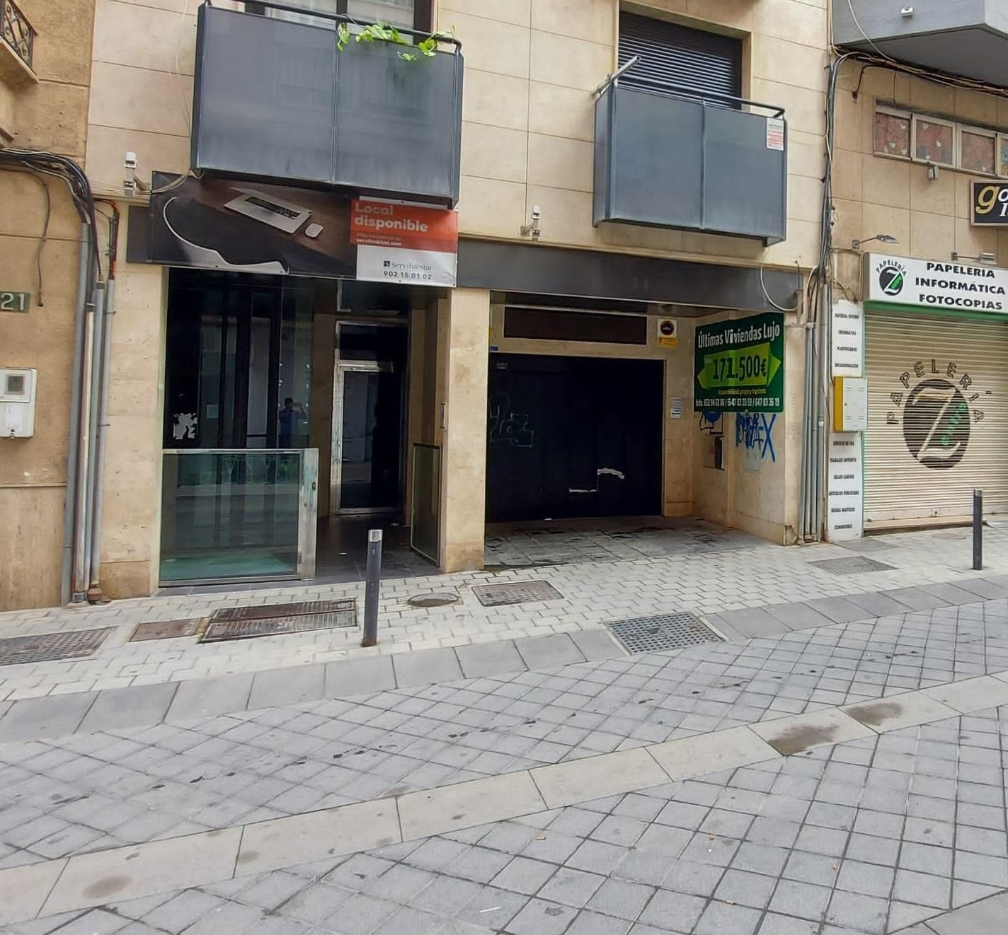 Local en venta en  Almería Capital con Terraza