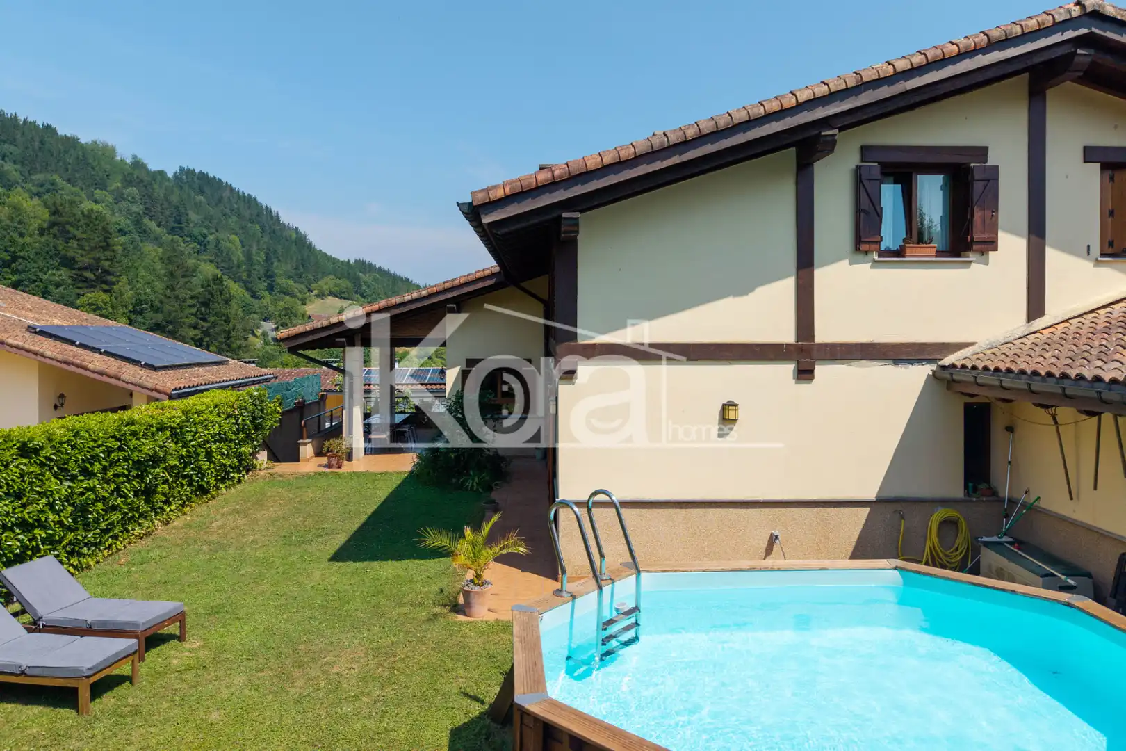 Vista exterior de Casa adosada en venta en Bergara con Calefacción, Jardín privado y Parquet