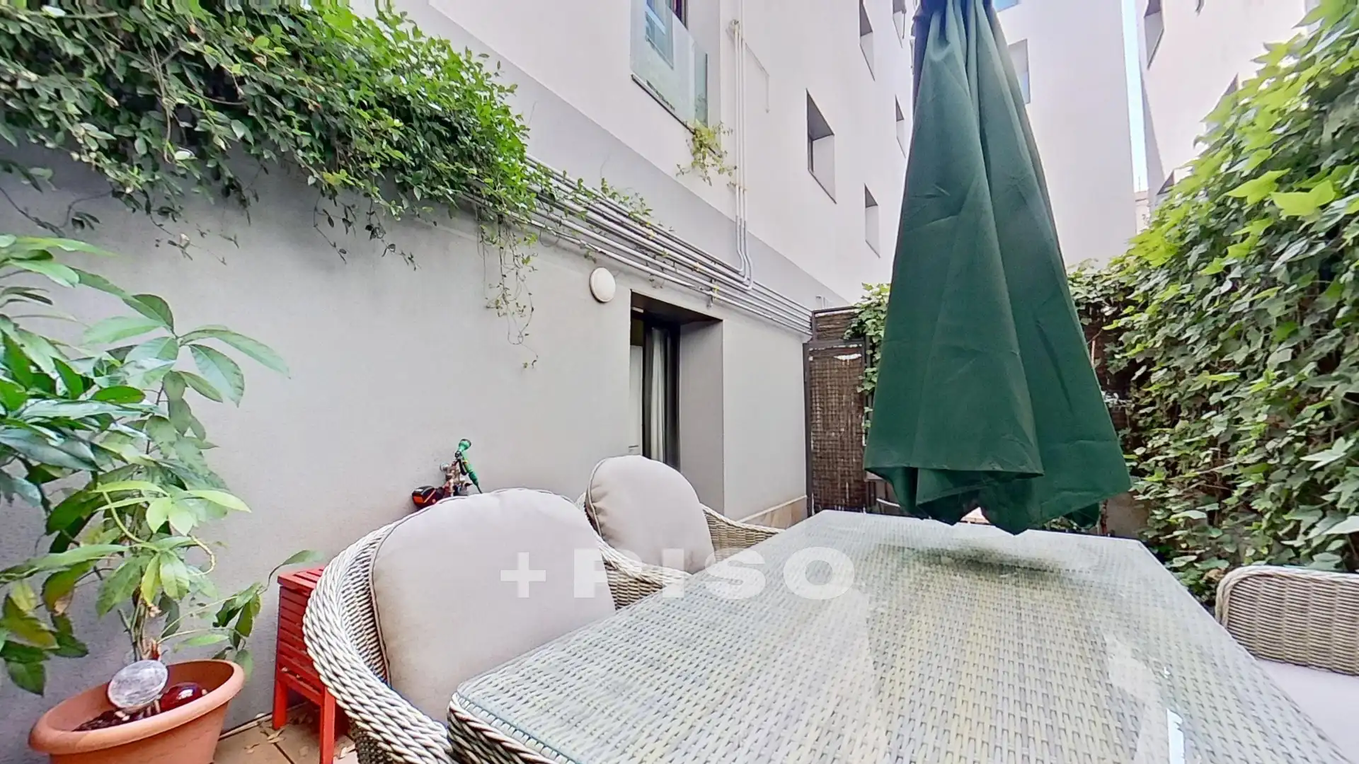 Terrassa de Pis en venda en Madrid amb Aire condicionat, Calefacció i Jardí privat