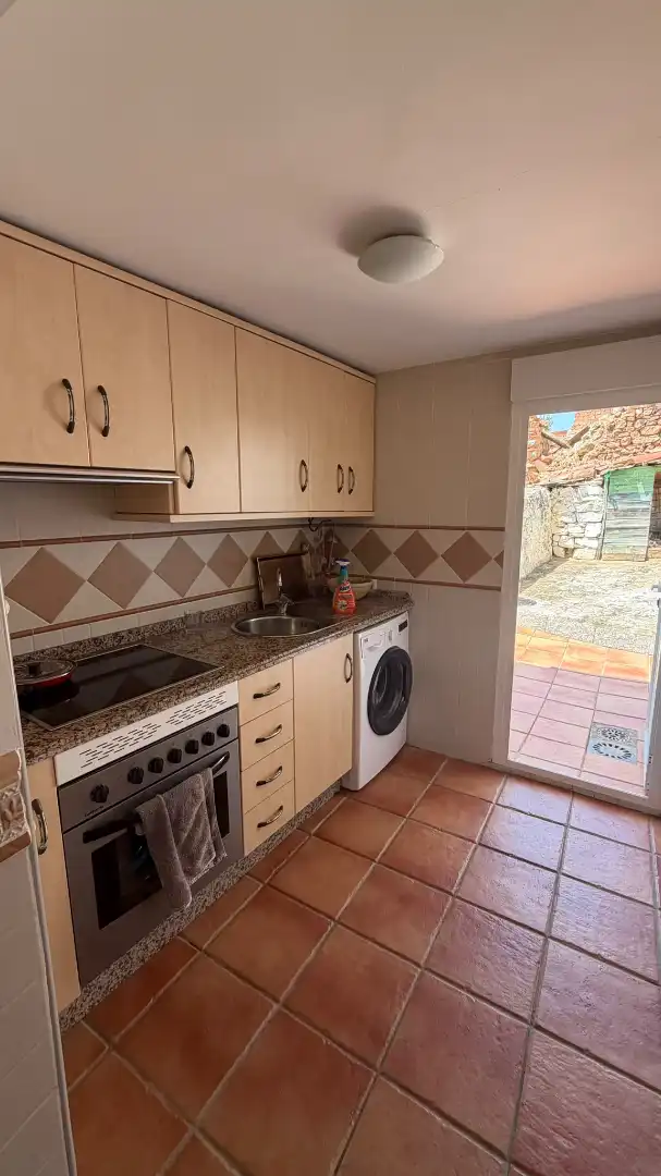 House for sale in Calle Castuera 8