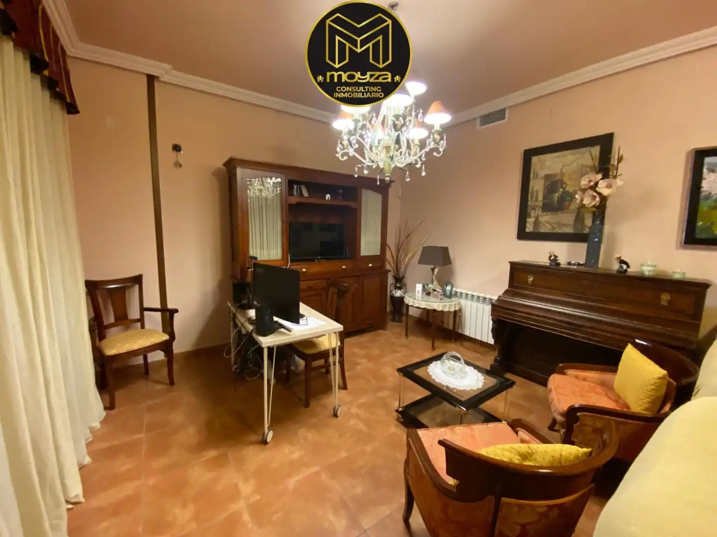 Sala d'estar de Casa o xalet en venda en Linares amb Aire condicionat, Calefacció i Terrassa