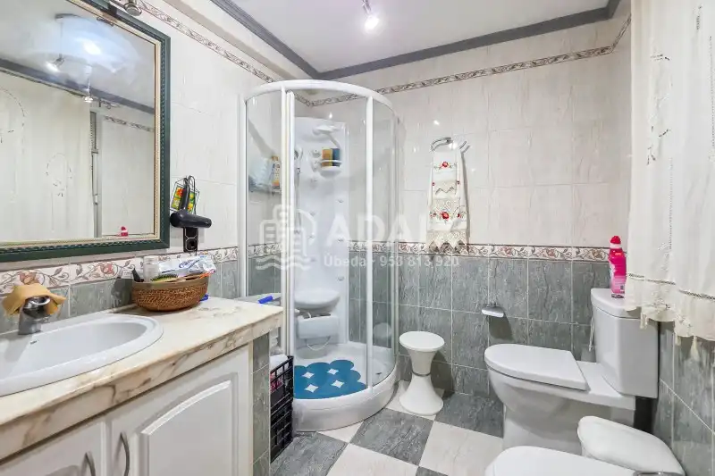 Bathroom of Houses for sale in Úbeda  with Air Conditioner, Heating and Terrace