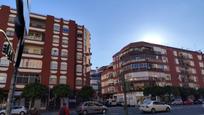 Vista exterior de Pis en venda en  Sevilla Capital amb Aire condicionat, Parquet i Terrassa