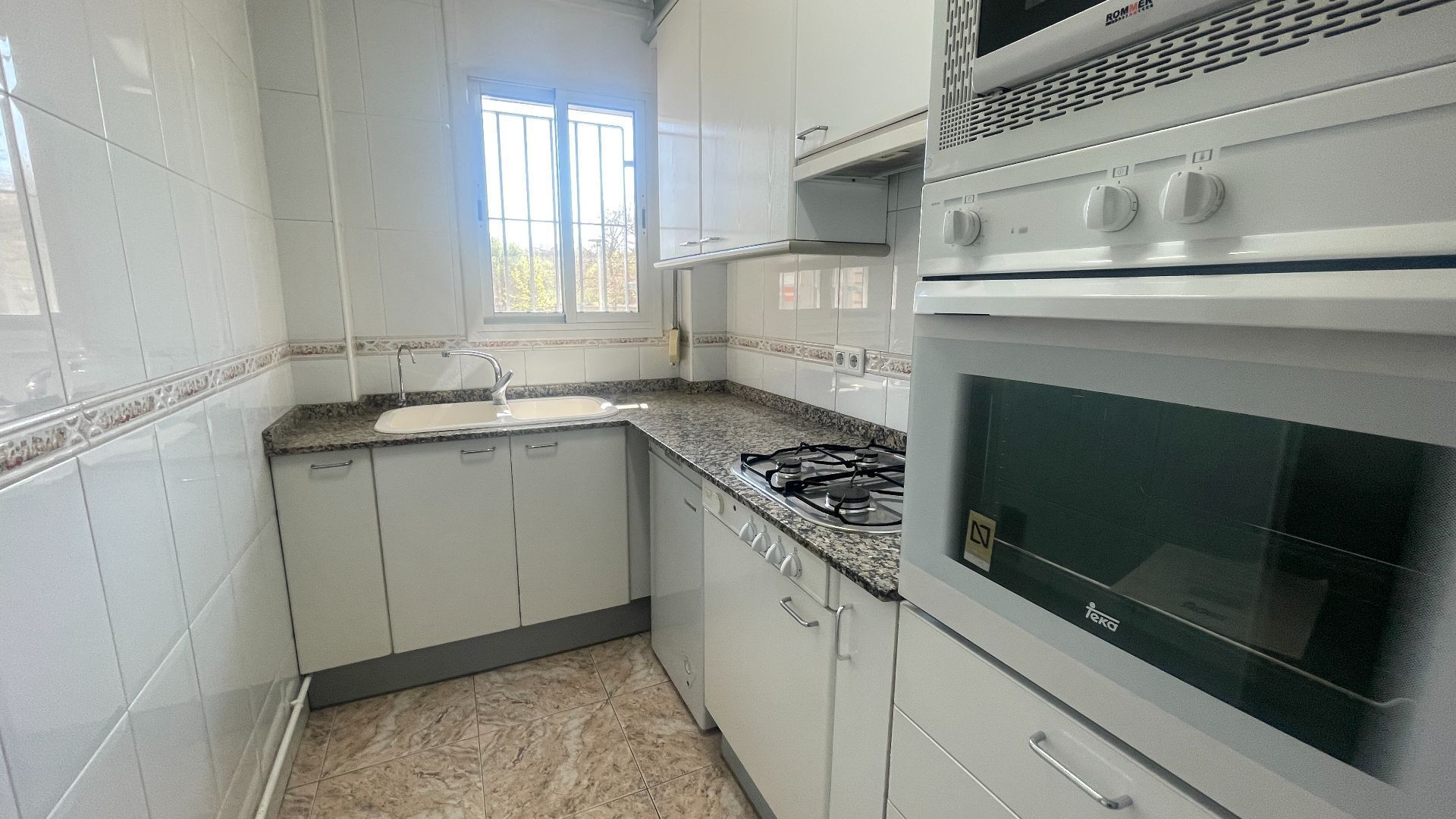 Kitchen of Flat for sale in Terrassa  with Air Conditioner and Heating