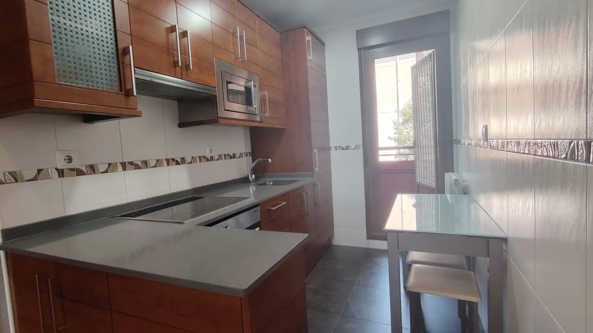 Cuina de Pis en venda en Bilbao  amb Calefacció, Moblat i Balcó