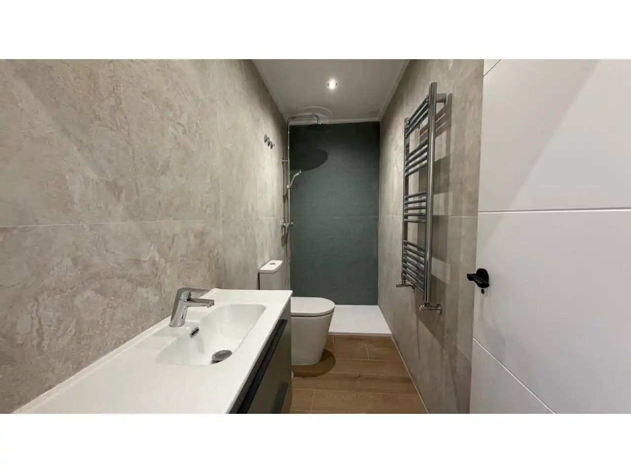 Badezimmer von Einfamilien-Reihenhaus zum Verkauf in Motilleja mit Heizung und Terrasse