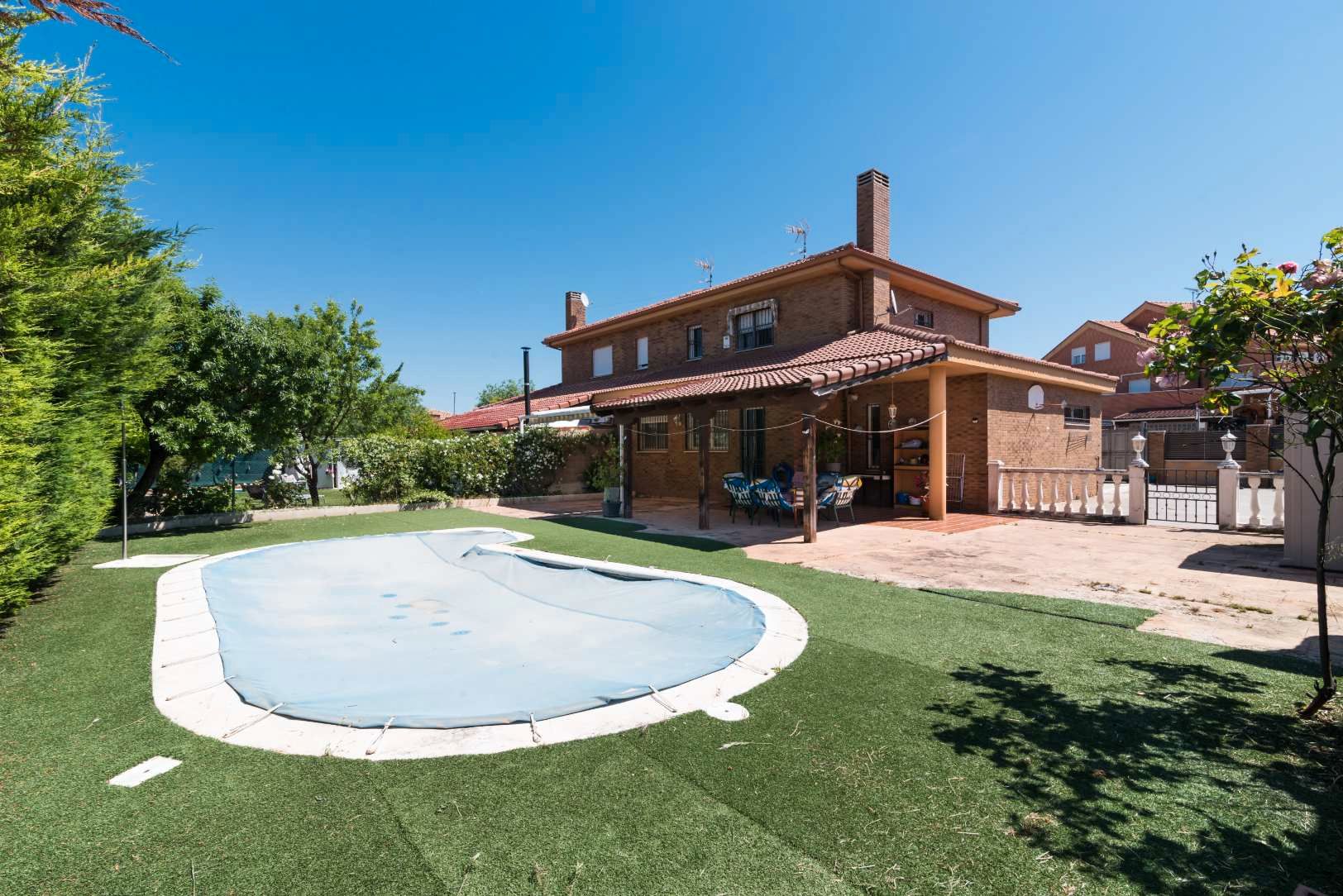 Jardí de Casa adosada en venda en Torres de la Alameda amb Calefacció, Jardí privat i Terrassa
