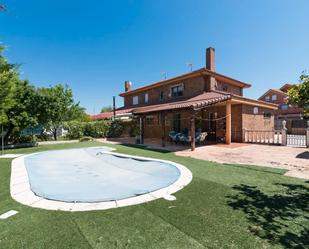 Jardí de Casa adosada en venda en Torres de la Alameda amb Calefacció, Jardí privat i Terrassa