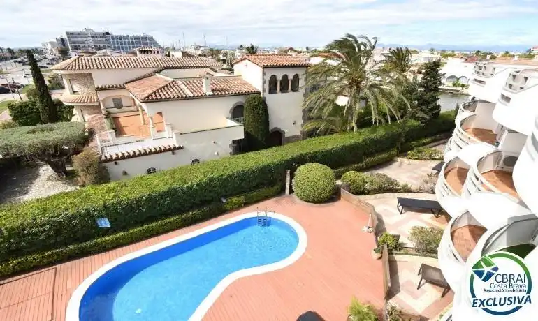 Vista exterior de Edifici en venda en Empuriabrava