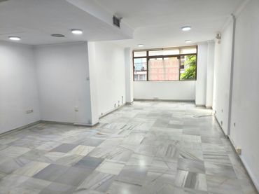 Ufficio con ascensore in affitto a Avenida Ramón y Cajal 2