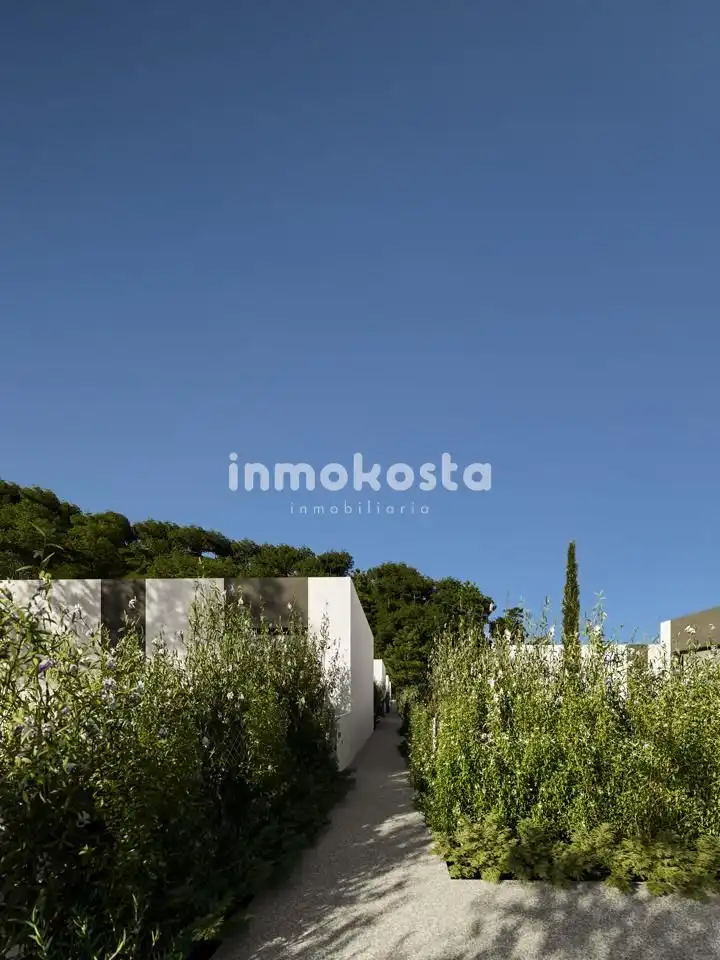 Vista exterior de Casa o xalet en venda en L'Alfàs del Pi amb Aire condicionat, Jardí privat i Terrassa