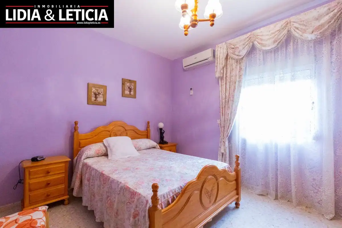 Habitación de Casa o chalet en venta en Alcalá de Guadaira con Aire acondicionado, Calefacción y Jardín privado