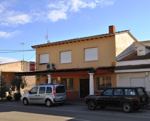 Vista exterior de Casa adosada en venda en Serrada amb Calefacció, Traster i Moblat