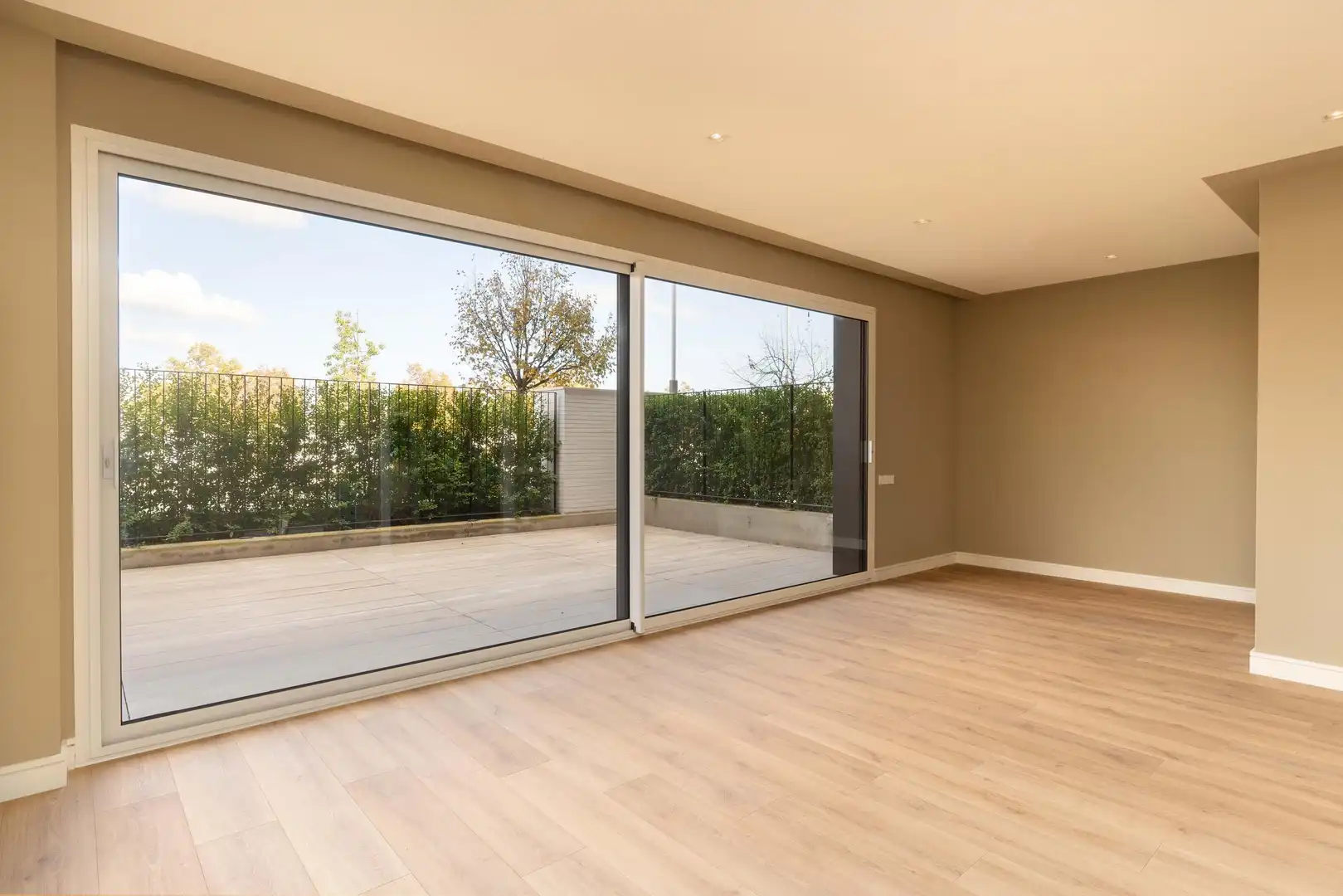 Living room of Flat for rent in Sabadell  with Air Conditioner, Private garden and Parquet flooring