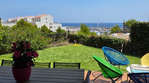 Exclusivo chalet en primera línea de mar y del puerto deportivo de Calafat, con espectaculares vistas panorámicas al Mediterráneo