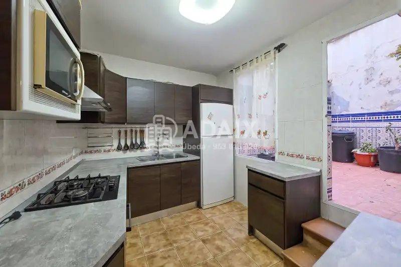 Cuina de Casa o xalet en venda en Úbeda amb Aire condicionat, Terrassa i Traster