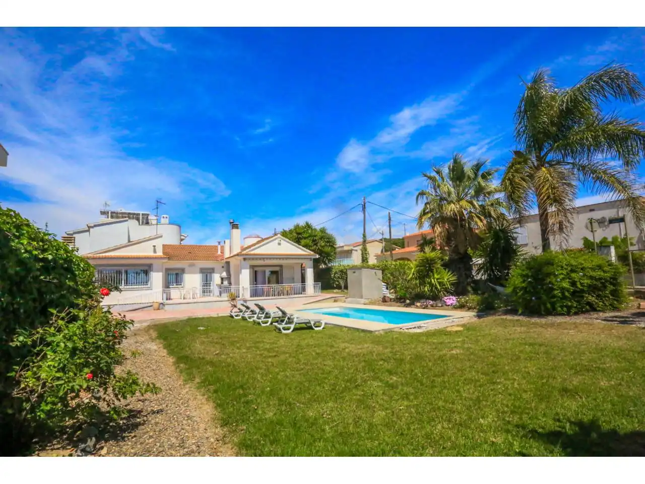Vista exterior de Casa o xalet en venda en Cambrils amb Aire condicionat, Jardí privat i Parquet