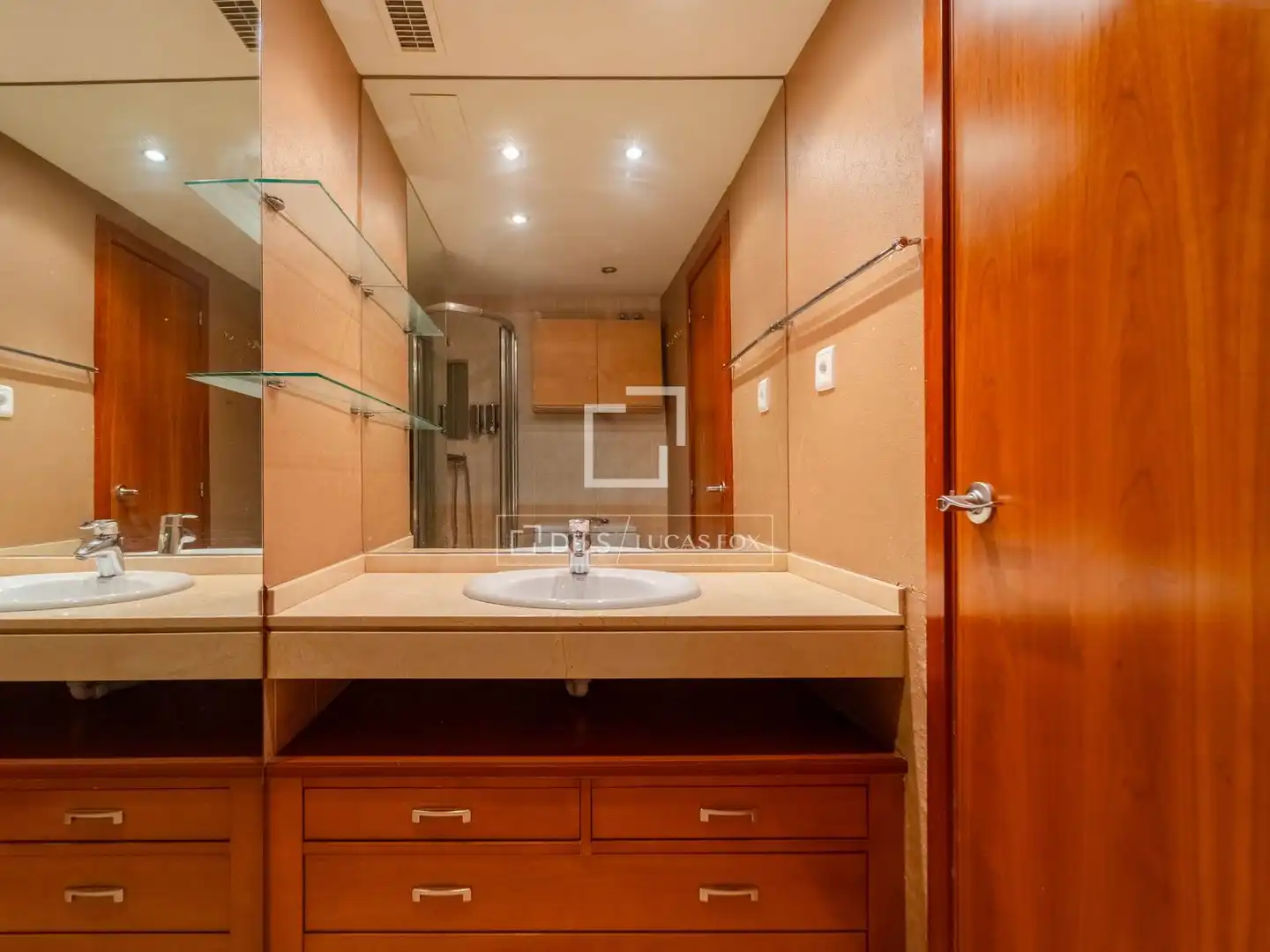Baño de Piso en venta en Valencia con Aire acondicionado, Calefacción y Jardín privado