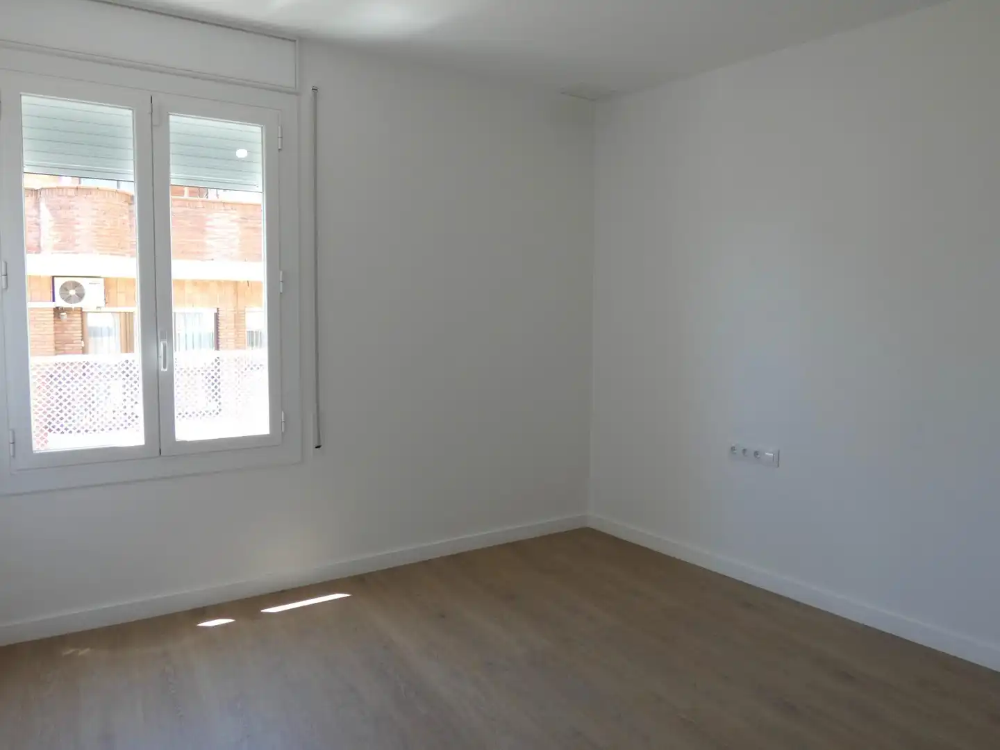 Schlafzimmer von Dachboden zur Miete in Barcelona mit Parkett