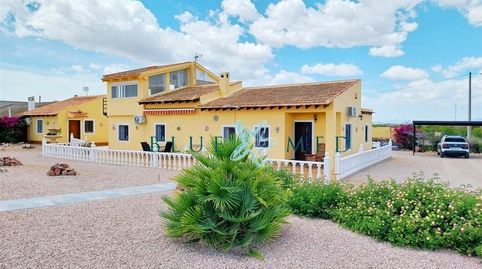 Villa rural de 5 dormitorios y 3 baños con dos apartamentos independientes para invitados