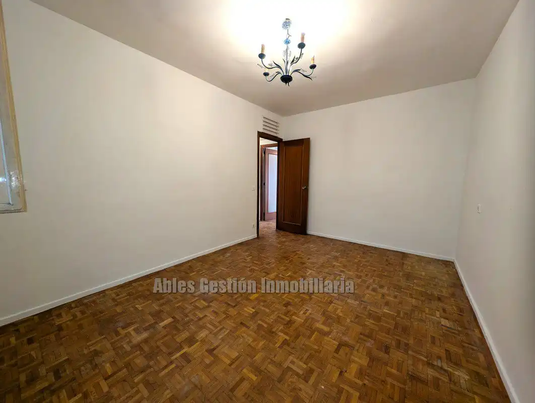 Habitación de Piso en venta en Oviedo  con Calefacción, Parquet y Terraza