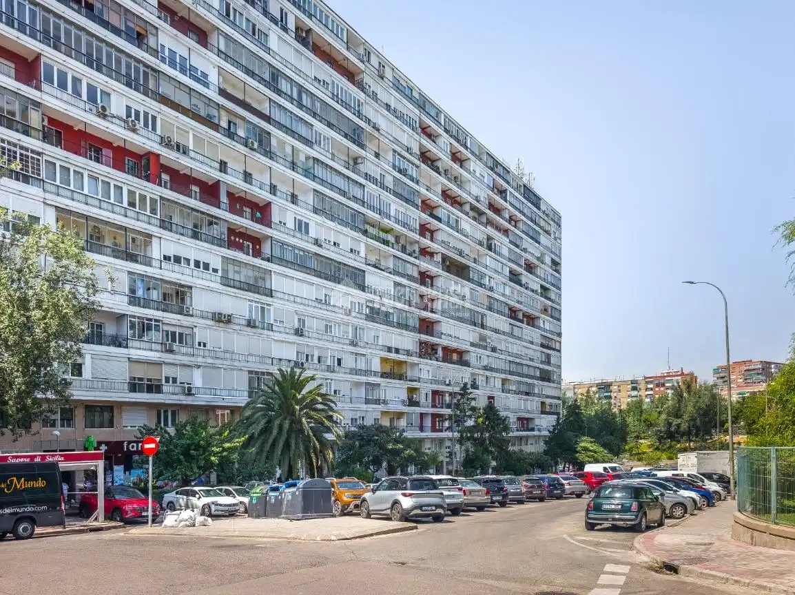 Vista exterior de Estudio en venta en Madrid con Calefacción
