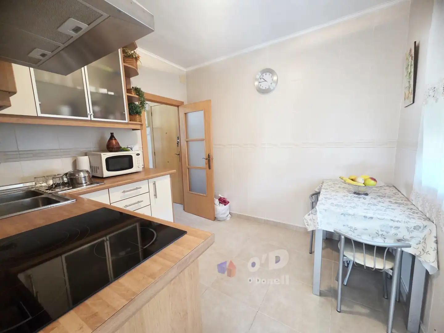 Cuina de Pis en venda en Sant Boi de Llobregat amb Forn