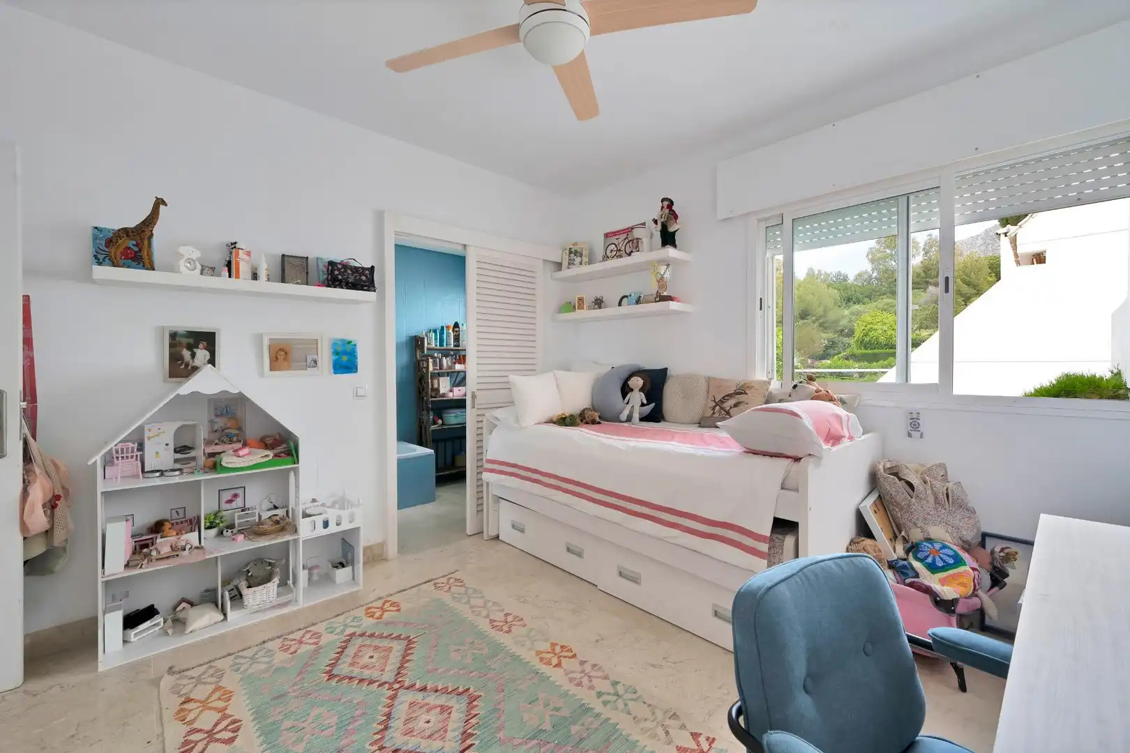 Habitación de Casa adosada en venta en Marbella con Aire acondicionado, Terraza y Trastero