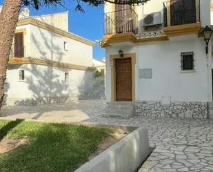 Vista exterior de Casa o xalet de lloguer en Vera amb Aire condicionat, Calefacció i Jardí privat