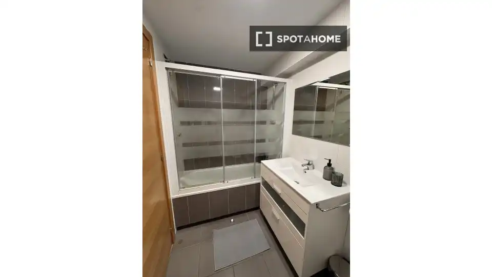 Badezimmer von Wohnung zur Miete in San Antonio de Benagéber mit Klimaanlage, Heizung und Möbliert