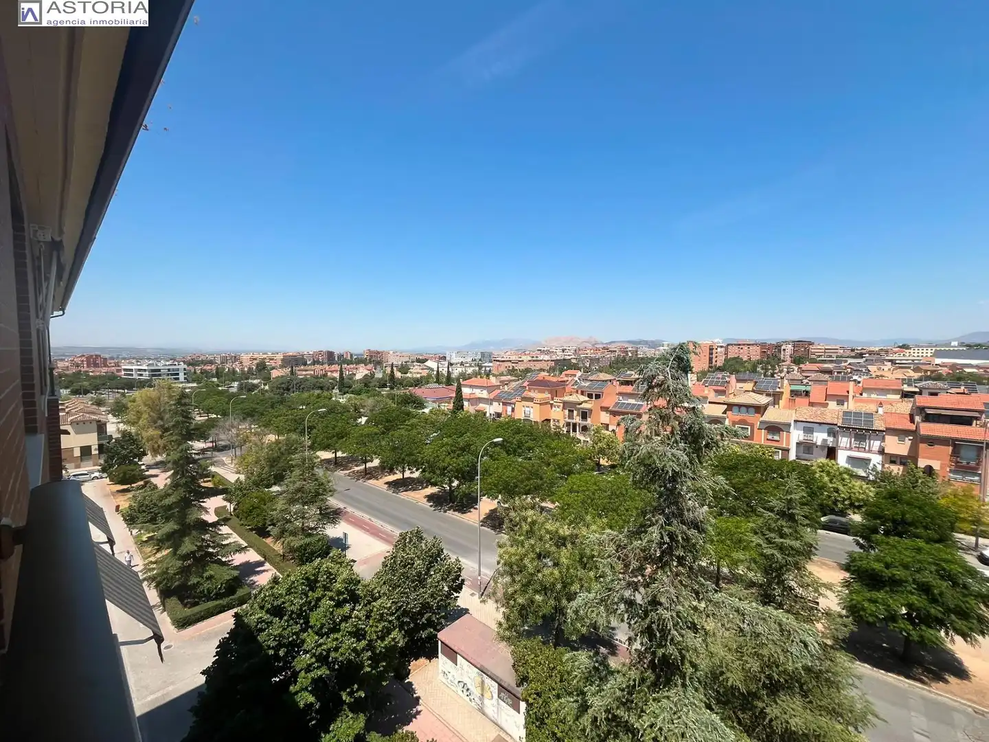 Vista exterior de Pis de lloguer en Granada amb Aire condicionat, Moblat i Balcó