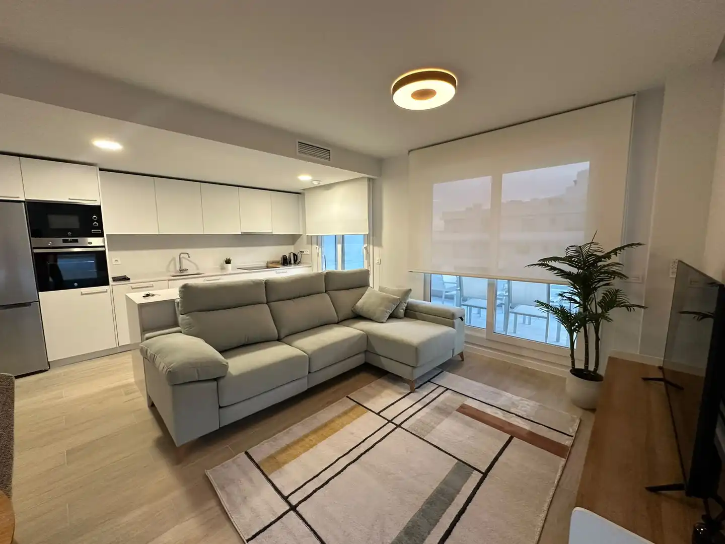 Wohnzimmer von Wohnungen zur Miete in Marbella mit Klimaanlage, Terrasse und Schwimmbad