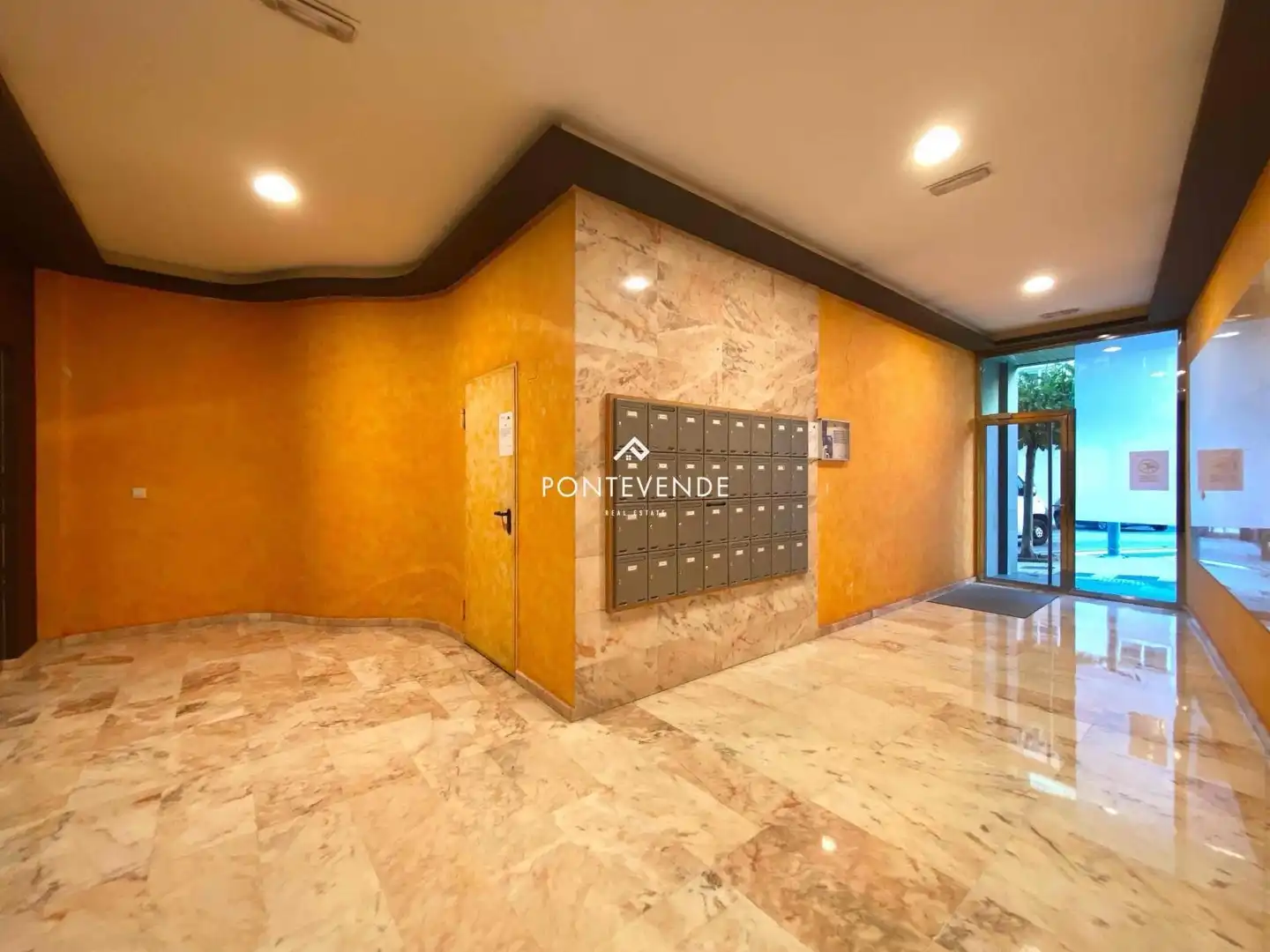 Piso en venta en Poio con Calefacción, Parquet y Trastero