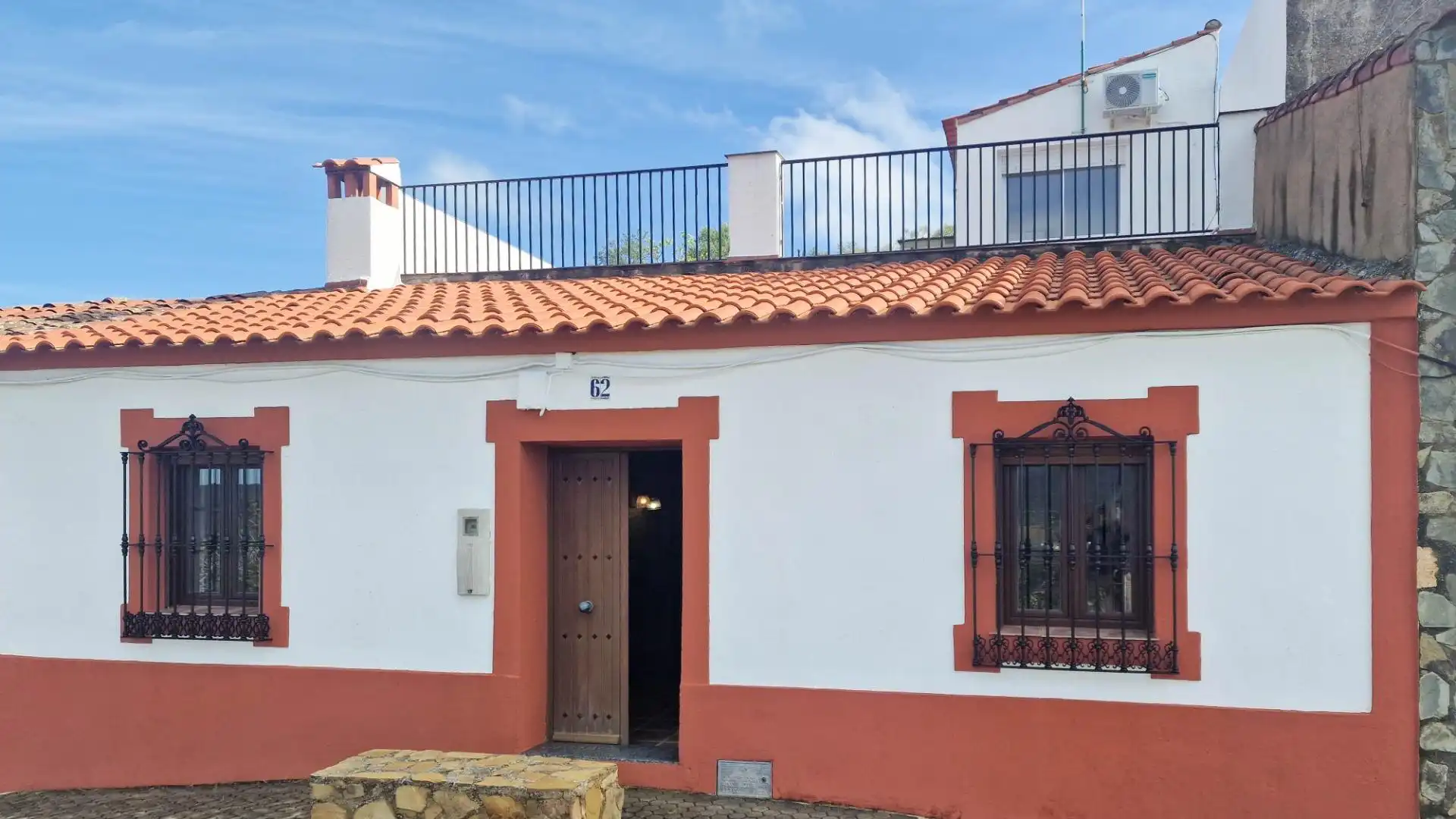 Vista exterior de Casa o chalet en venta en Nogales con Calefacción, Jardín privado y Terraza