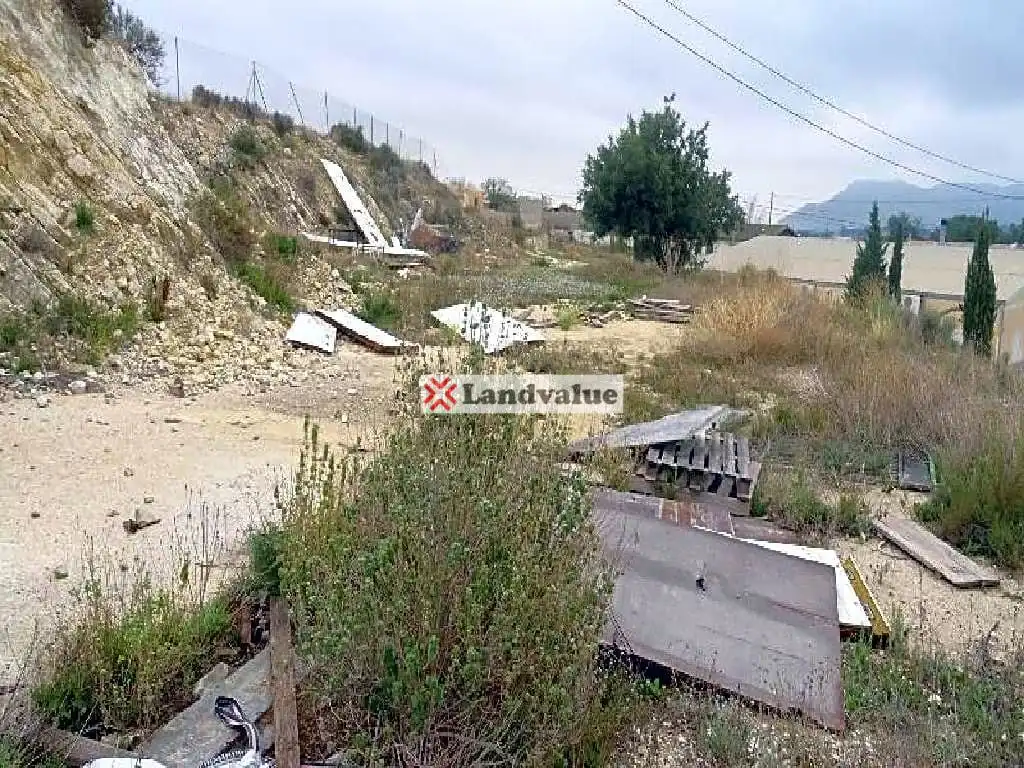 Terrenys i solars en venda a C/ MAR TIRRENO 4