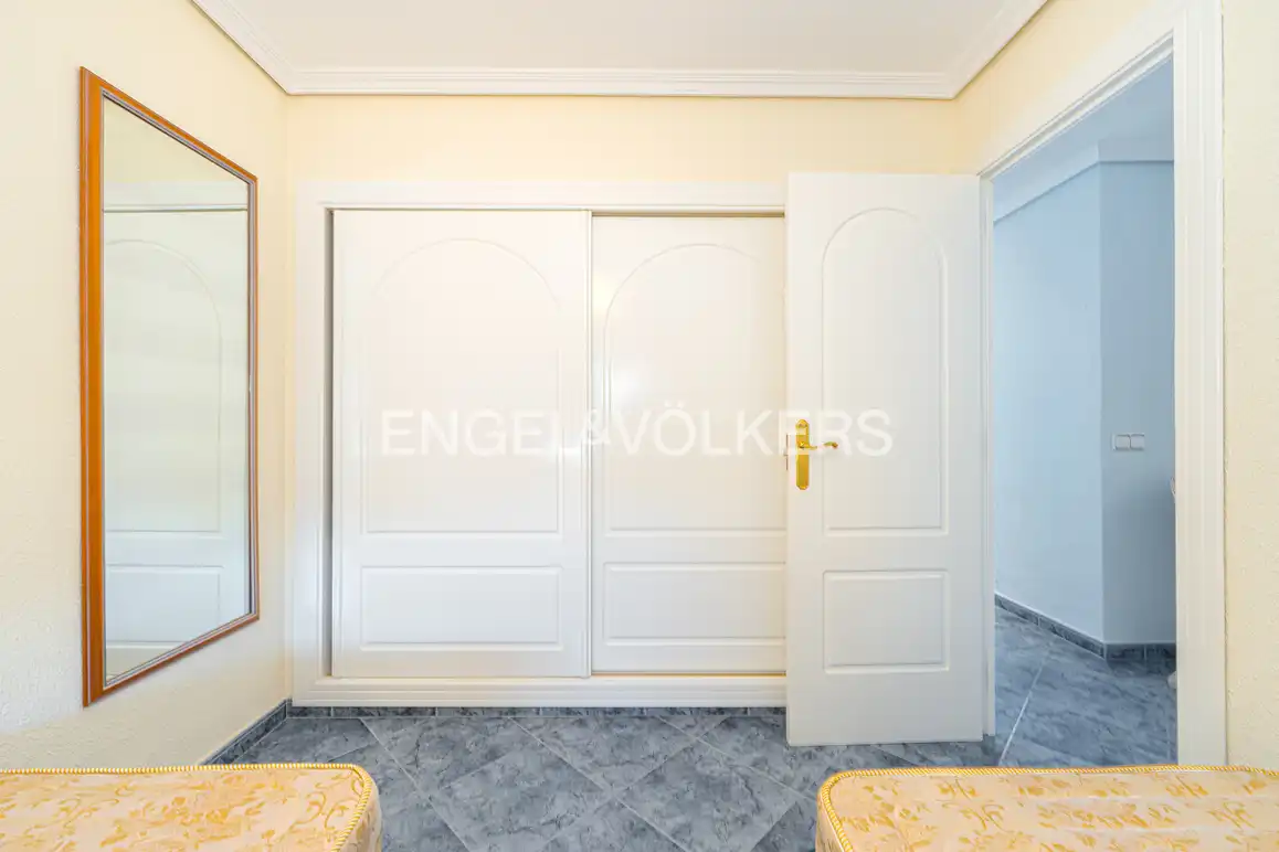 Apartamento de alquiler en Benidorm con Terraza, Amueblado y Piscina comunitaria